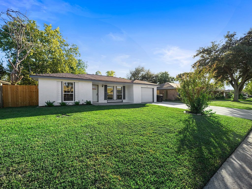 Photo of 11703 Hendon Lane, Houston, TX 77072 (MLS # 97802361)