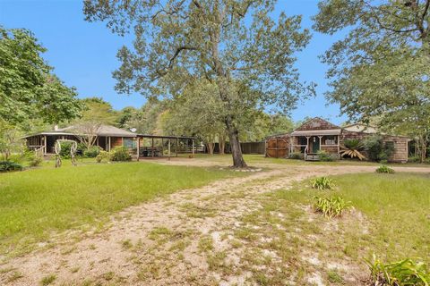 Photo of 16014 Post Oak Road, Plantersville, TX 77363 (MLS # 36824658)