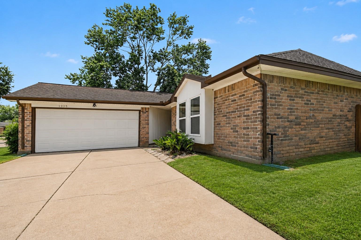 1915 Fernspray Lane