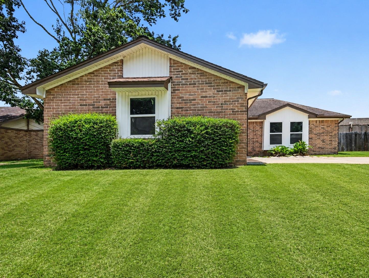 1915 Fernspray Lane