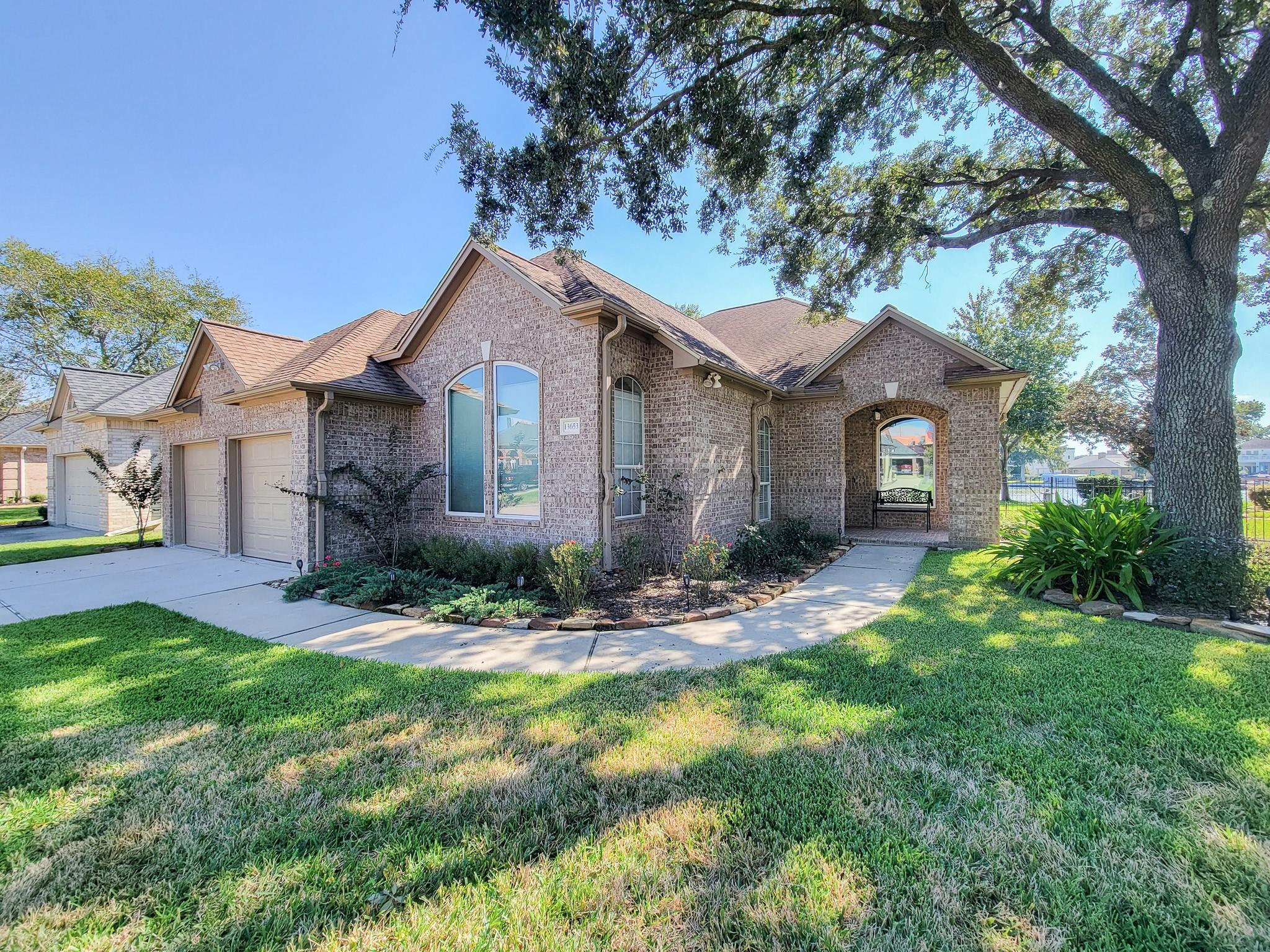 13653 Lakeside Place Drive