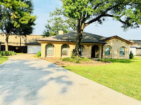 Photo of 28922 Savannah Drive, Shenandoah, TX 77381 (MLS # 80012672)