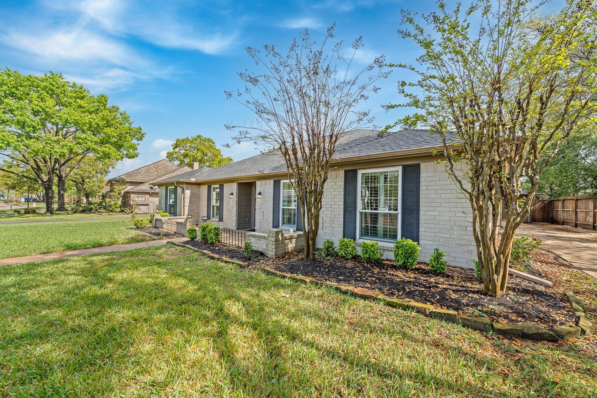 16517 De Lozier Street