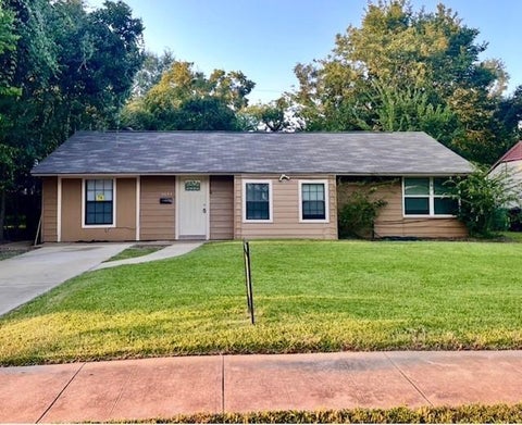 Photo of 6043 Lyndhurst Drive, Houston, TX 77033 (MLS # 96659550)