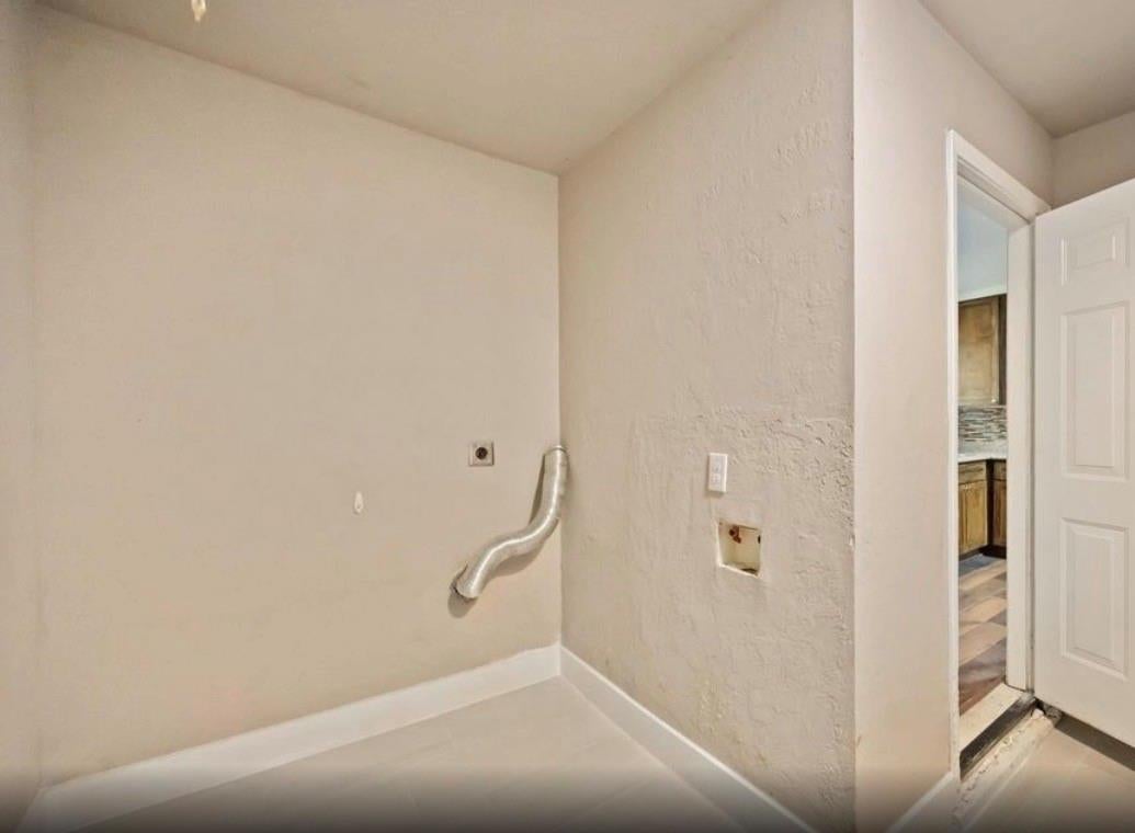 6043 Lyndhurst Drive