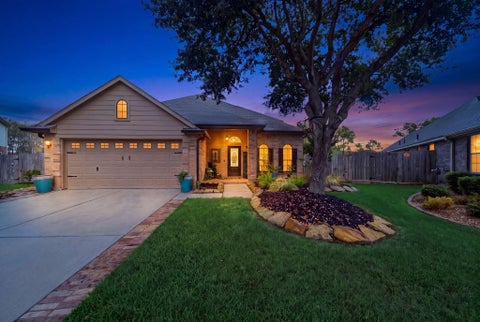 Photo of 2225 Silvercreek Court, Deer Park, TX 77536 (MLS # 98239428)
