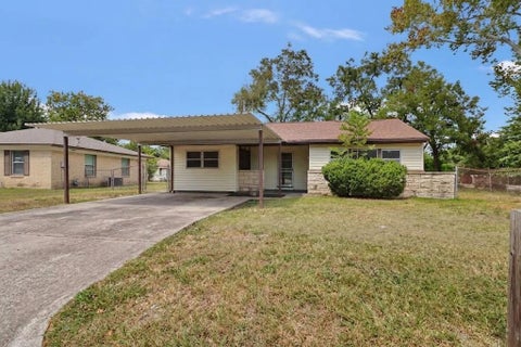 Photo of 1008 Largo Street, Baytown, TX 77520 (MLS # 40650039)