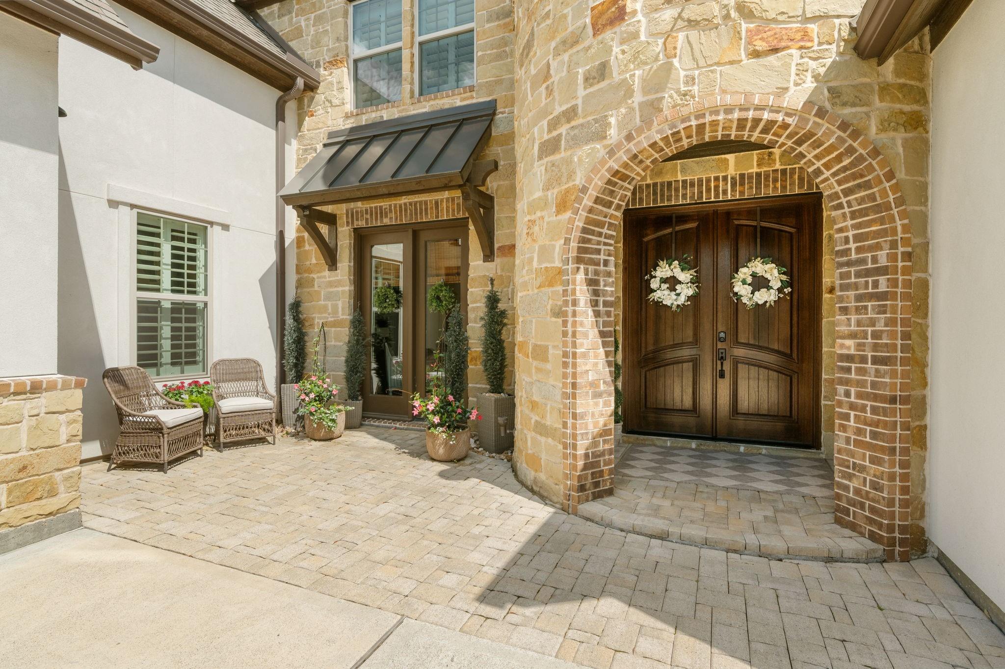 33 N Waterbridge Drive
