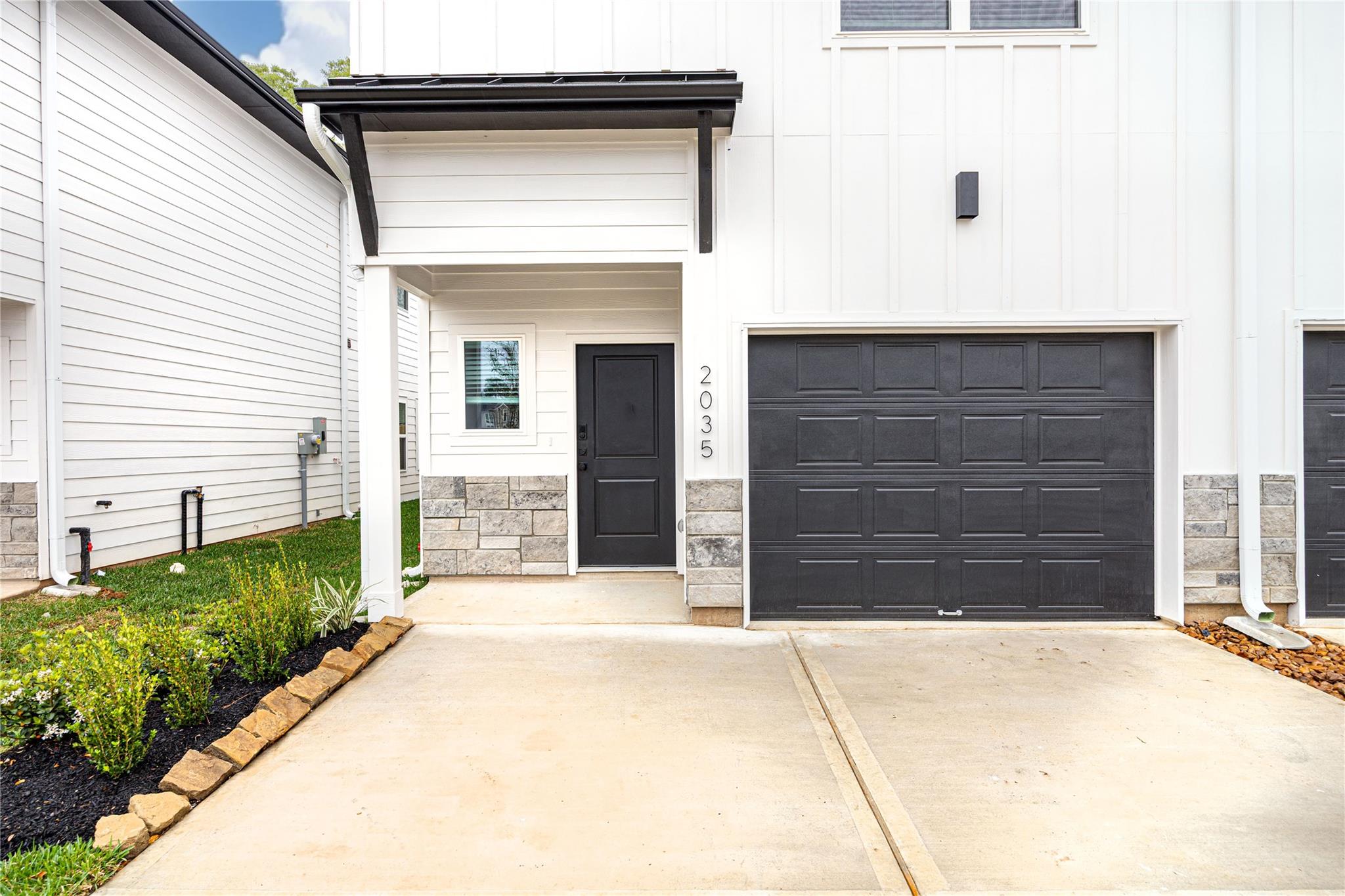 2035 Longmire Villas Court