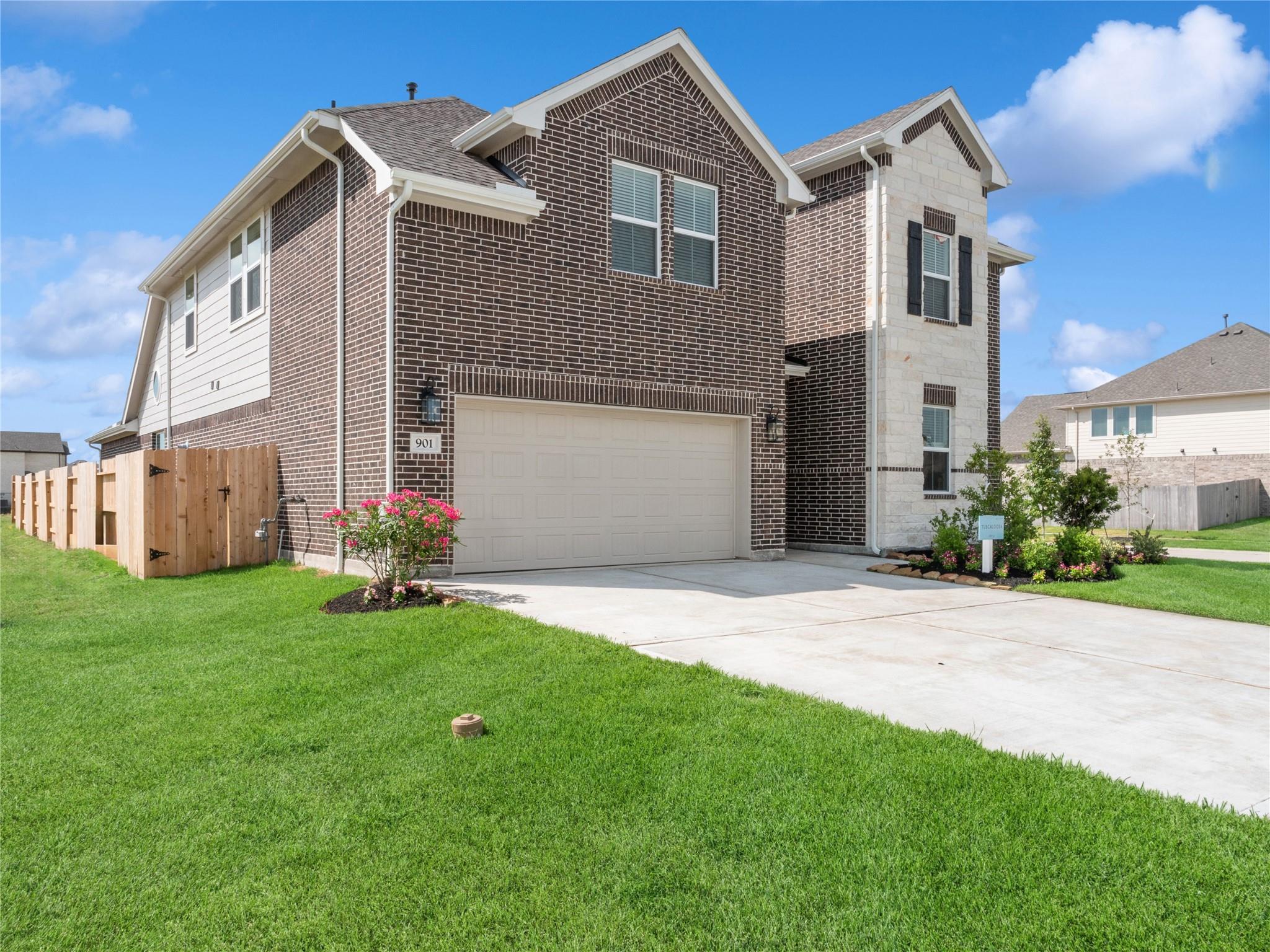 901 Kingwood Drive