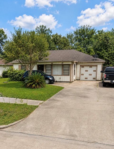 Photo of 1214 Globe Street, Houston, TX 77034 (MLS # 82247210)