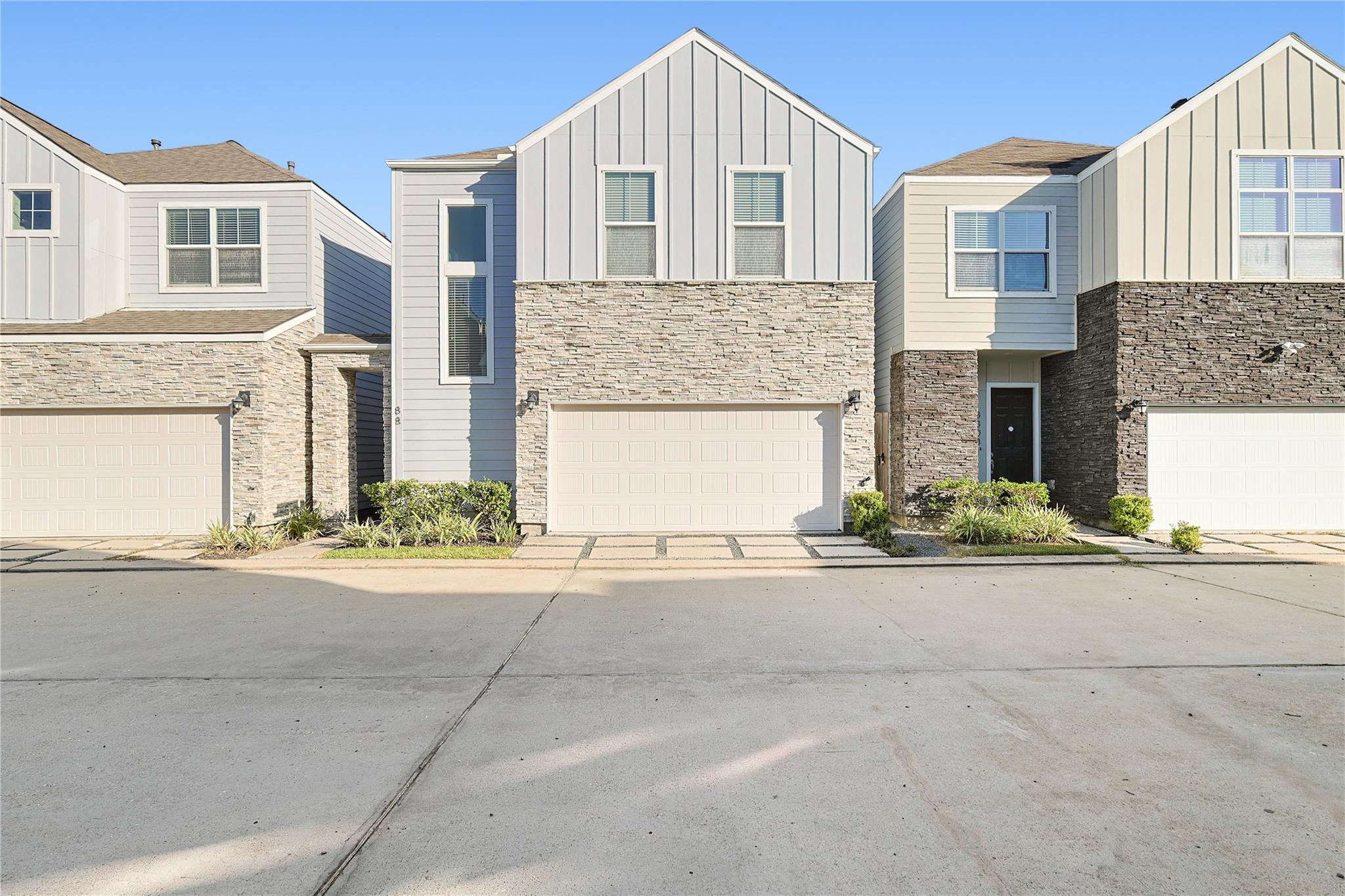 8810 Hollister Pine Court