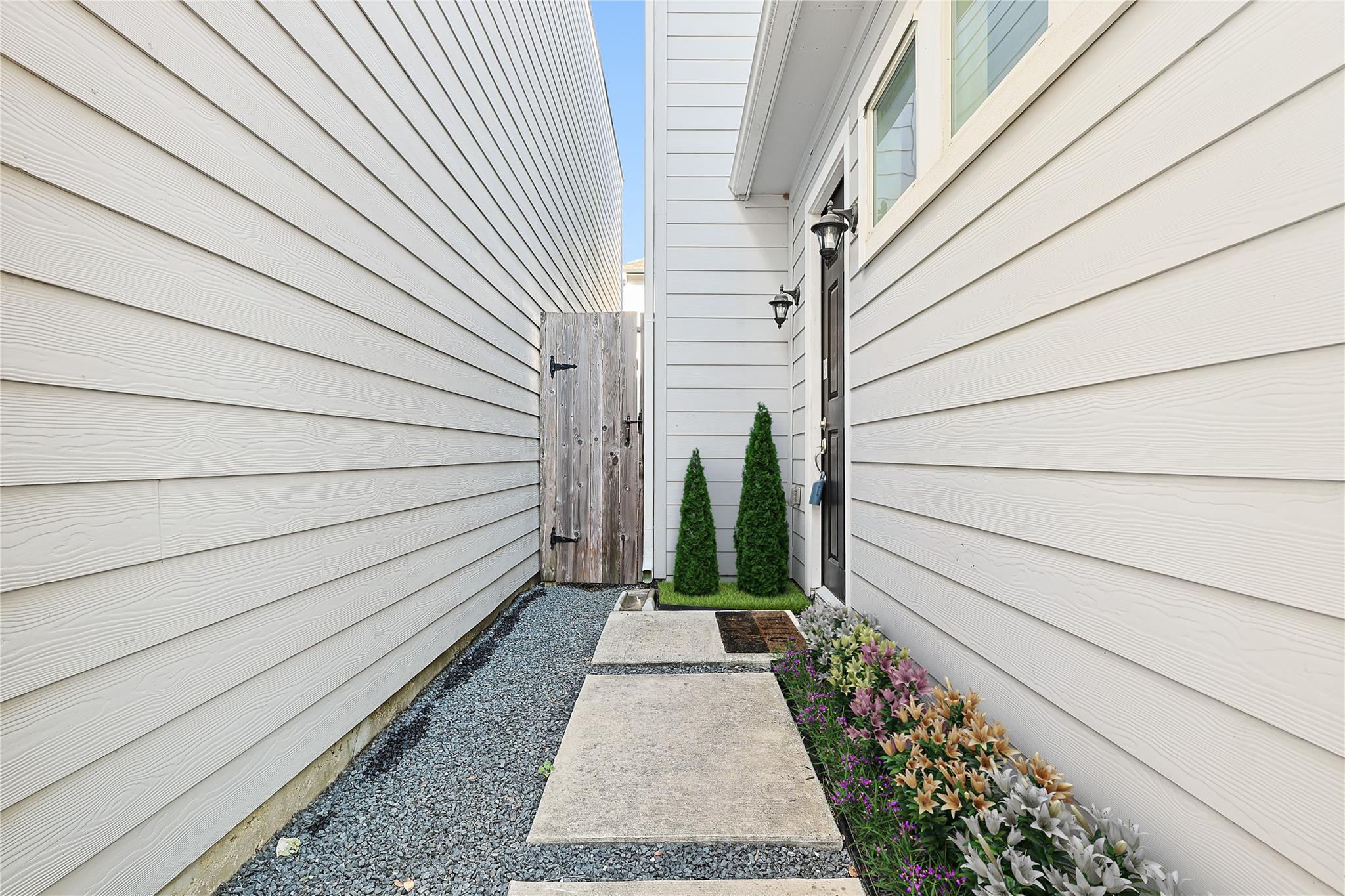 8810 Hollister Pine Court