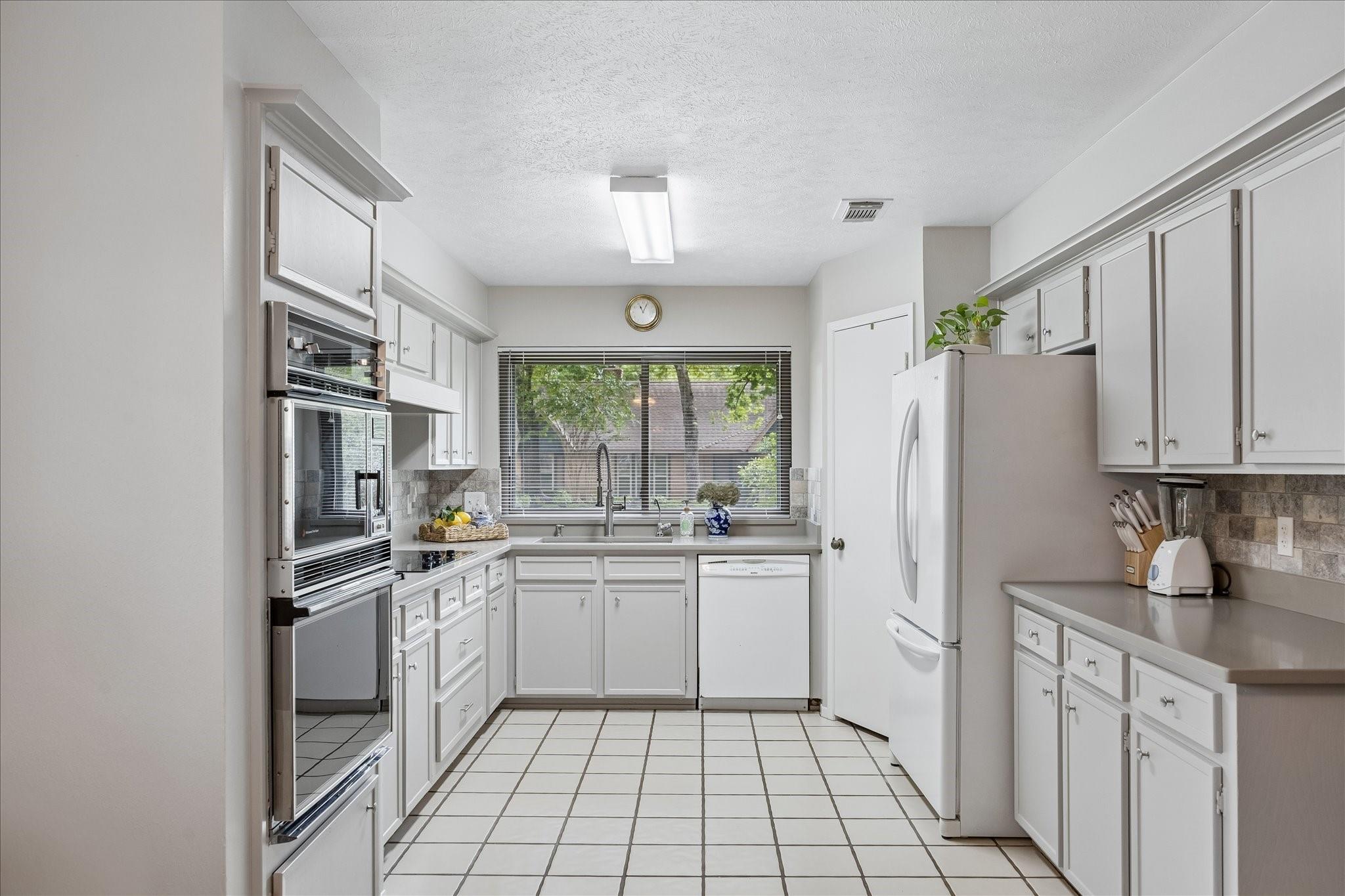 3115 Knoll Manor Drive