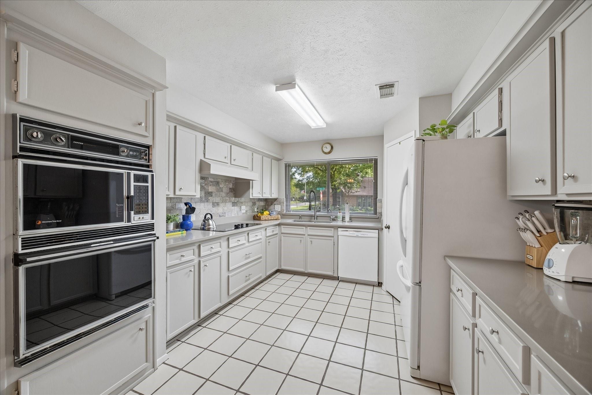 3115 Knoll Manor Drive