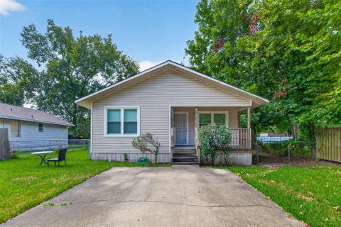 Photo of 6010 Woodview Drive, Houston, TX 77396 (MLS # 67559469)
