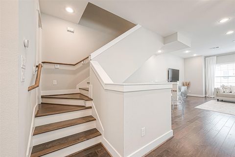 Tiny photo for 2051 Sherwood Forest Street, Houston, TX 77043 (MLS # 51541503)