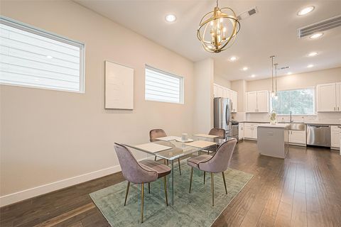 Tiny photo for 2051 Sherwood Forest Street, Houston, TX 77043 (MLS # 51541503)