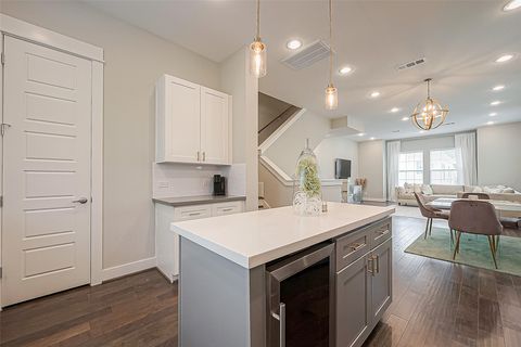 Tiny photo for 2051 Sherwood Forest Street, Houston, TX 77043 (MLS # 51541503)