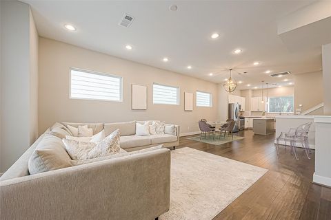 Tiny photo for 2051 Sherwood Forest Street, Houston, TX 77043 (MLS # 51541503)