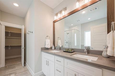 Tiny photo for 2051 Sherwood Forest Street, Houston, TX 77043 (MLS # 51541503)