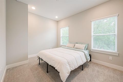 Tiny photo for 2051 Sherwood Forest Street, Houston, TX 77043 (MLS # 51541503)