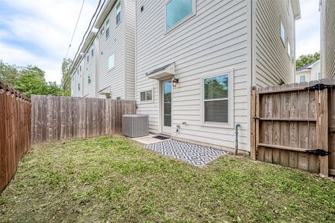 Tiny photo for 2051 Sherwood Forest Street, Houston, TX 77043 (MLS # 51541503)