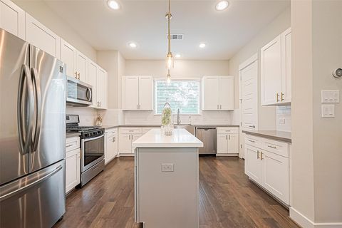 Tiny photo for 2051 Sherwood Forest Street, Houston, TX 77043 (MLS # 51541503)