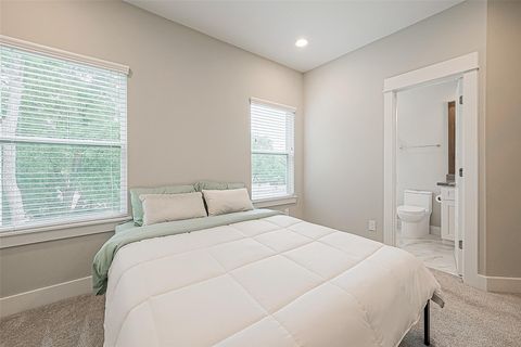 Tiny photo for 2051 Sherwood Forest Street, Houston, TX 77043 (MLS # 51541503)