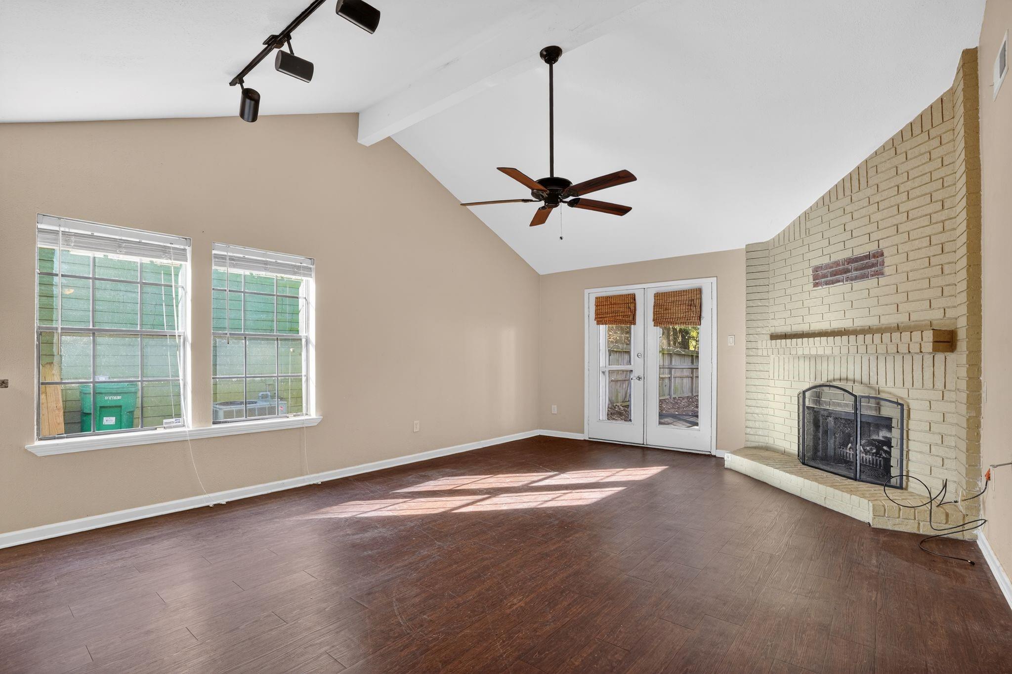 10 S Greenbud Court