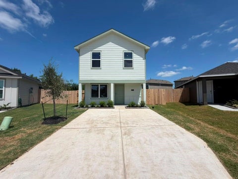 Photo of 6003 Pineapple Street, Houston, TX 77048 (MLS # 40720145)