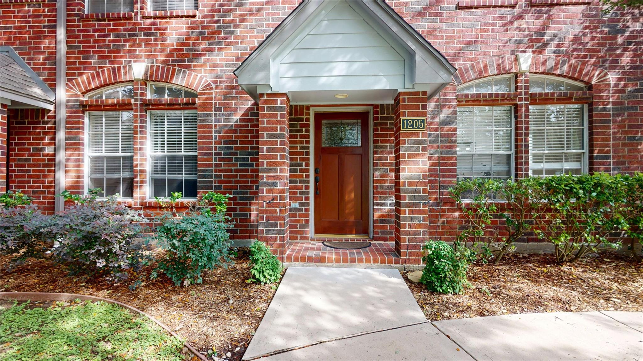1205 El Camino Drive