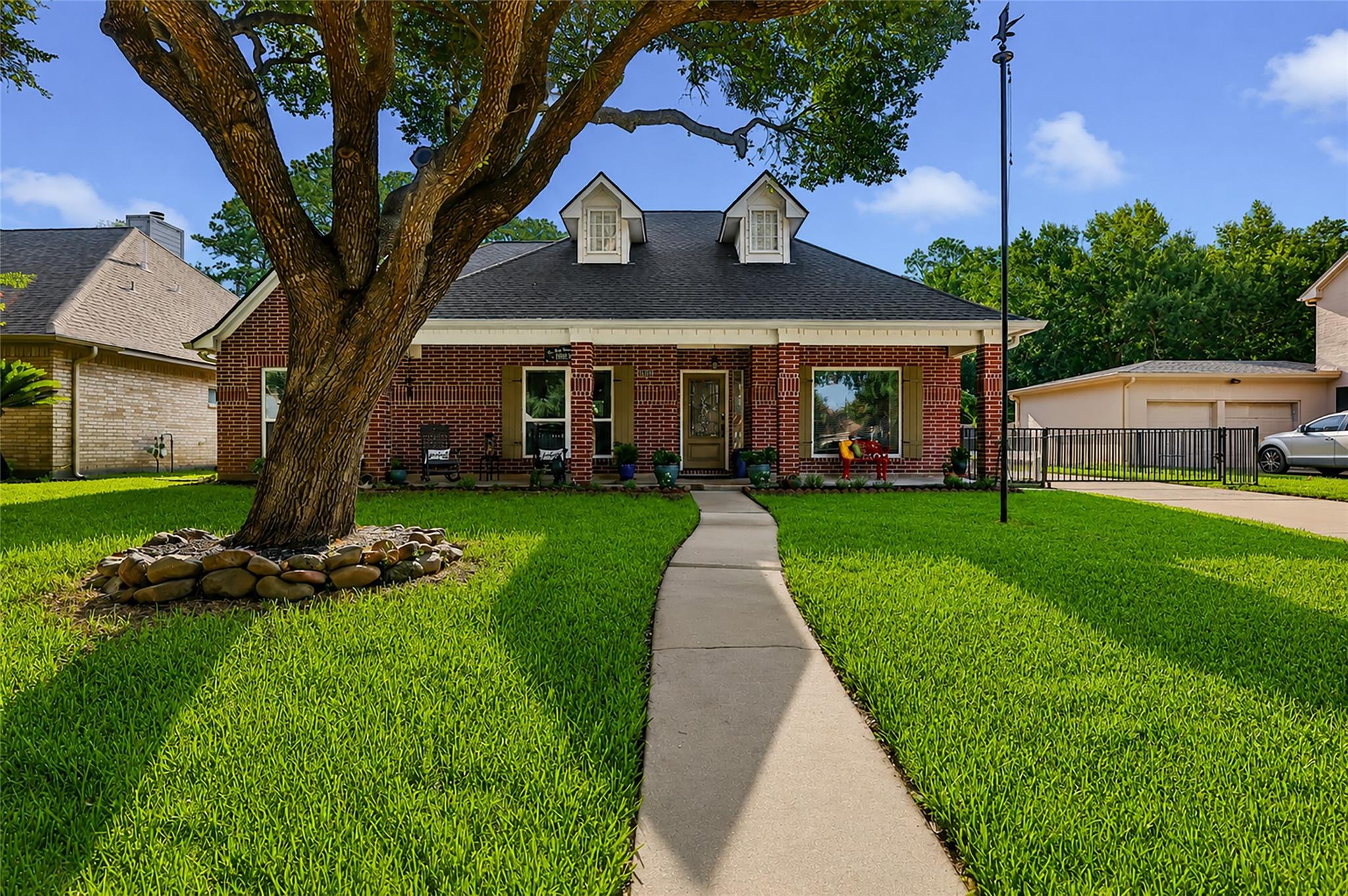 3102 E Elm Circle