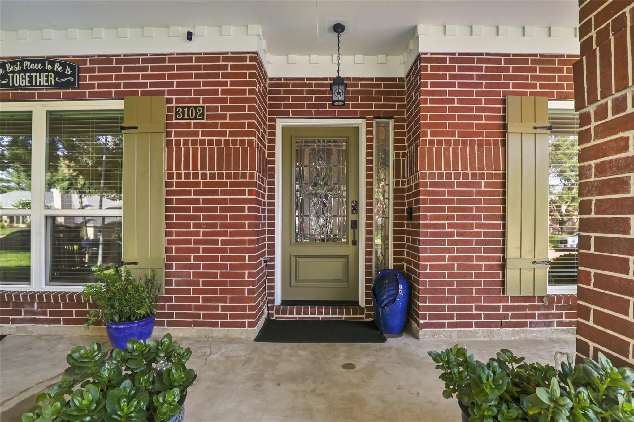 3102 E Elm Circle
