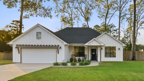 Photo of 75 County Road 3669 N, Splendora, TX 77372 (MLS # 32305944)