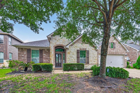 Homes For Sale - 17415 Meadow Light Drive<br/> Richmond, TX 77407