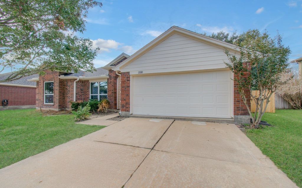 Photo of 2110 Westminister Street, Pearland, TX 77581 (MLS # 81548779)