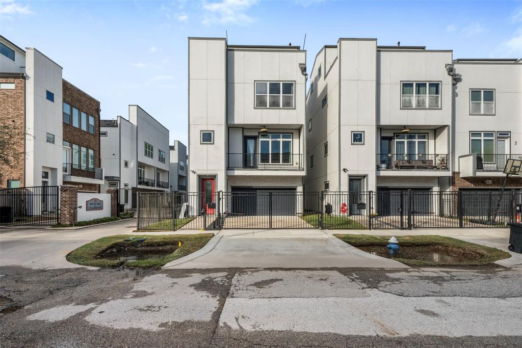 Photo of 6106 Clarkson Lane #D, Houston, TX 77055 (MLS # 2080898)