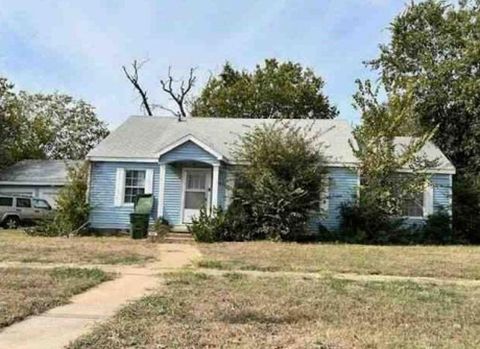 Photo of 904 4th Avenue, Mineral Wells, TX 76067 (MLS # 95955329)