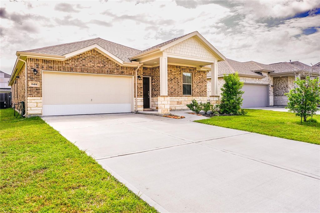 Photo of 8414 Quiet Bay Drive, Baytown, TX 77523 (MLS # 89724922)