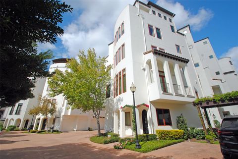 Photo of 302 Calle Sevilla Place, Houston, TX 77007 (MLS # 18130206)