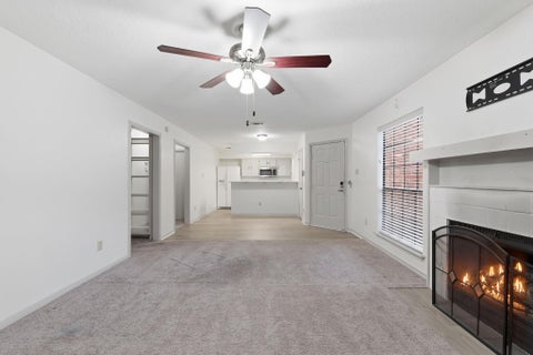 Condo For Sale - 2402 Sycamore Avenue #B1<br/> Huntsville, TX 77340