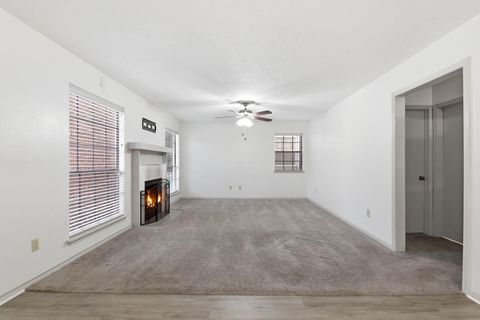 Photo of 2402 Sycamore Avenue #B1, Huntsville, TX 77340 (MLS # 47726236)