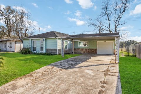 Photo of 5942 Ridgeway Drive, Houston, TX 77033 (MLS # 78097397)