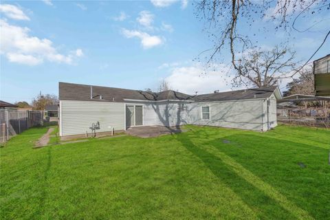 Tiny photo for 5942 Ridgeway Drive, Houston, TX 77033 (MLS # 78097397)