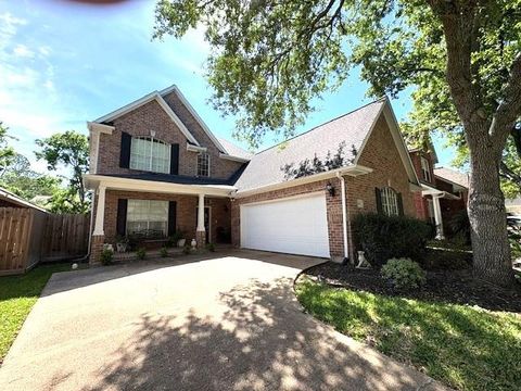 Photo of 1615 Lakeside Enclave Drive, Houston, TX 77077 (MLS # 37563105)