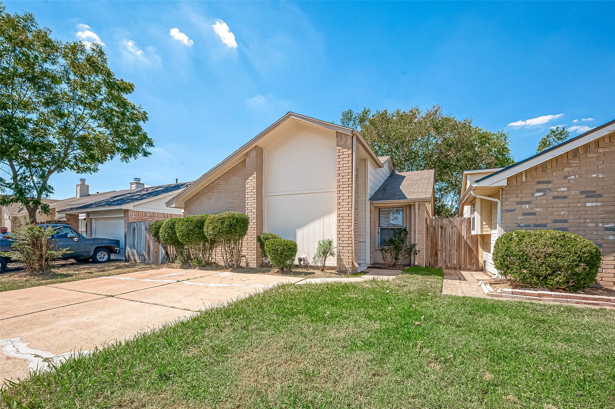 7111 Village Lake Drive