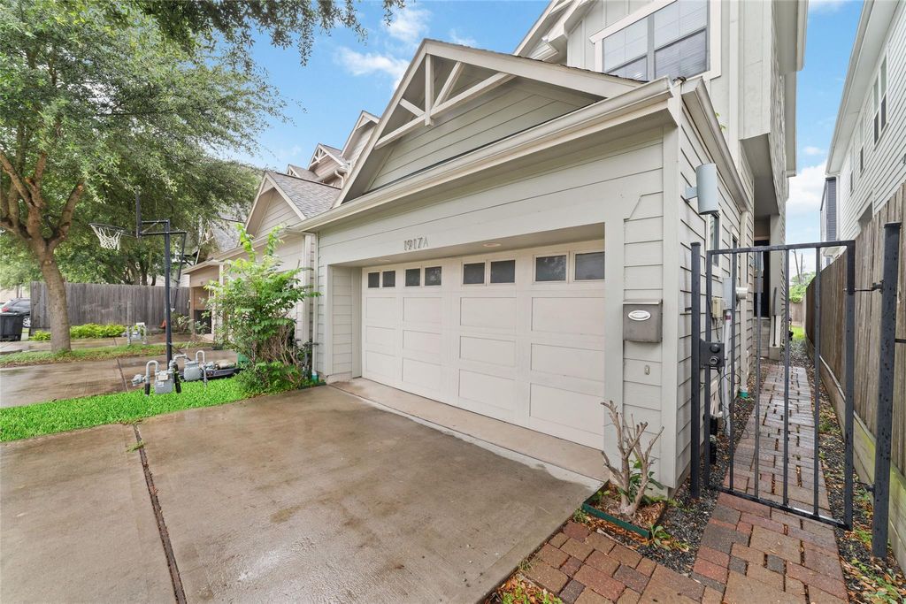 Photo of 1917 W 15th Street #A, Houston, TX 77008 (MLS # 29564603)
