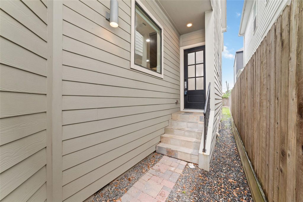 Photo of 1917 W 15th Street #A, Houston, TX 77008 (MLS # 29564603)