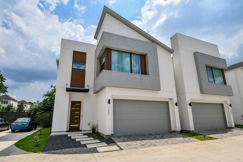 Photo of 7603 Jacquelyn Gardens Lane, Houston, TX 77055 (MLS # 96538691)